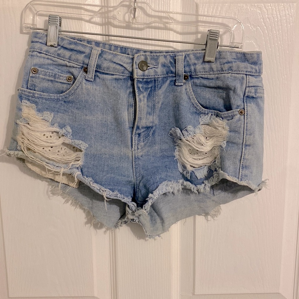 Forever 21 distressed Jean shorts, size 26 waist. EUC no stains or defects.